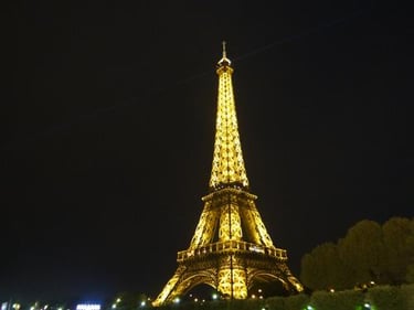 Eiffel_Tower_Paris